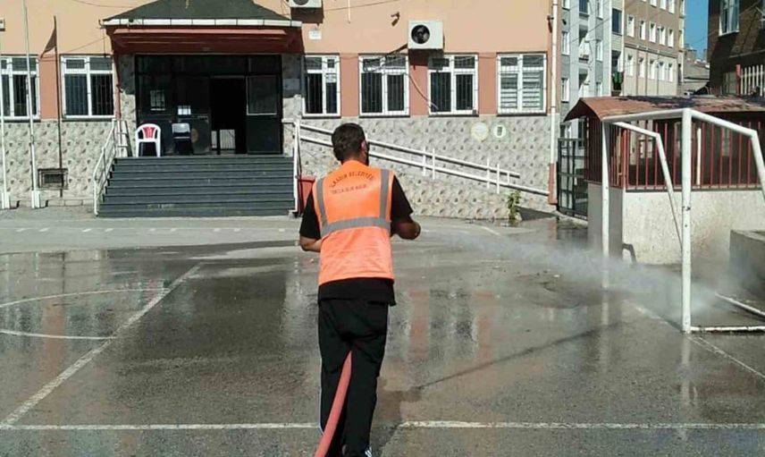 İlkadım belediyesi okulları yeni döneme temiz ve güvenli hazırlıyor