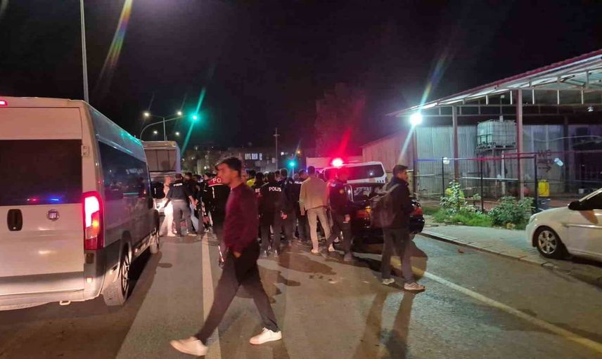 Sopalı kavga Kireçhane caddesi'nde: Adıyaman'da 5 yaralı, çok sayıda gözaltı