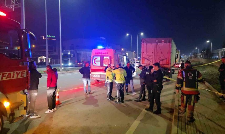 Bandırma'da motokurye tır dorsesine çarpan motosiklette hayatını kaybetti