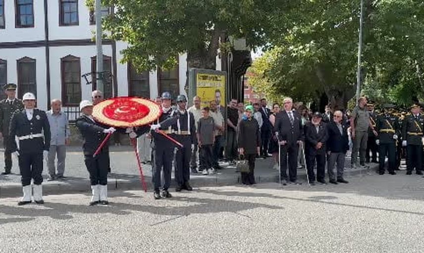 Komandolarla yürüyen minik asker meydanı büyüledi
