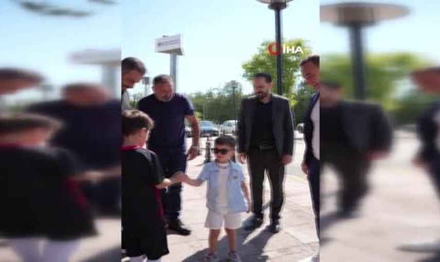 Tribün gerilimini geride bırakan baba ve oğlu Gençlerbirliği’ni ziyaret etti