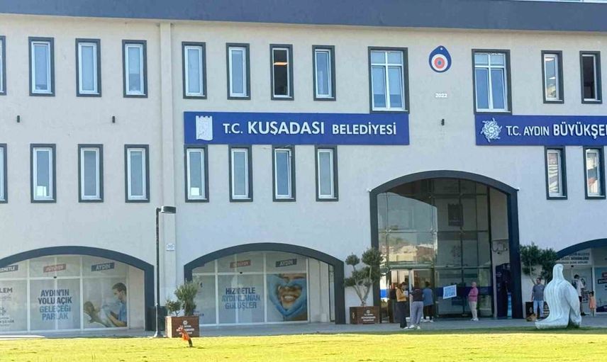 Kuşadası'da üçüncü dalga operasyon: belediye çalışanları ve iş insanları gözaltında