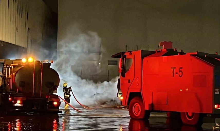 Karaduvar'da yıldırımın çarptığı antrepoda yangın kontrol altına alındı