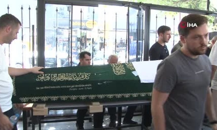 Ailesi ve komşuları uğurladı: Küçükçekmece'de hayatını kaybeden Gökhan Gaş toprağa verildi
