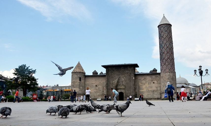 Erzurum çevresinde öğleden sonra sağanak ve gök gürültülü yağış uyarısı