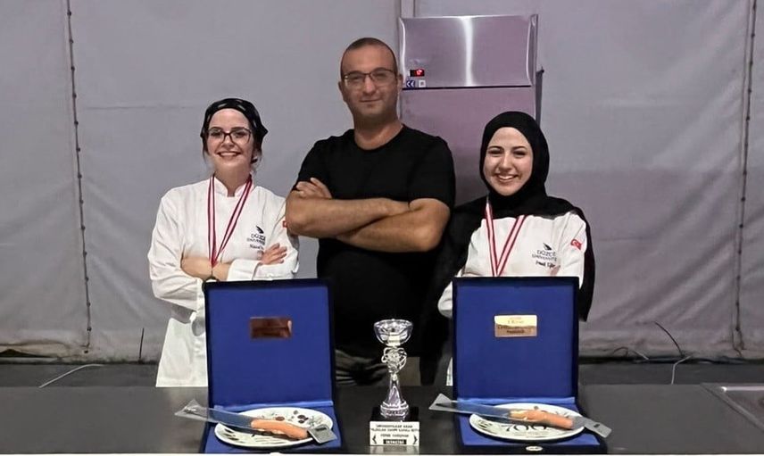 Düzce'nin gastronomi öğrencileri Bursa'da gümüş madalya aldı