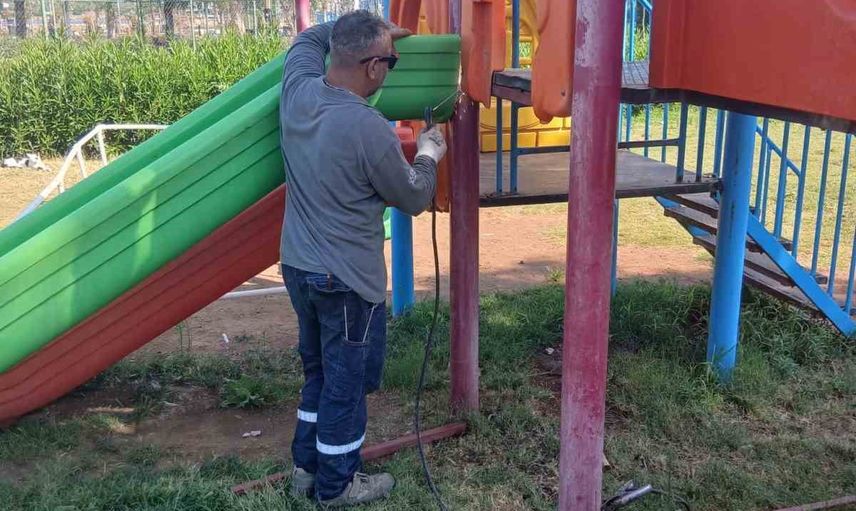 Didim'de mahalle parklarında kapsamlı bakım çalışması