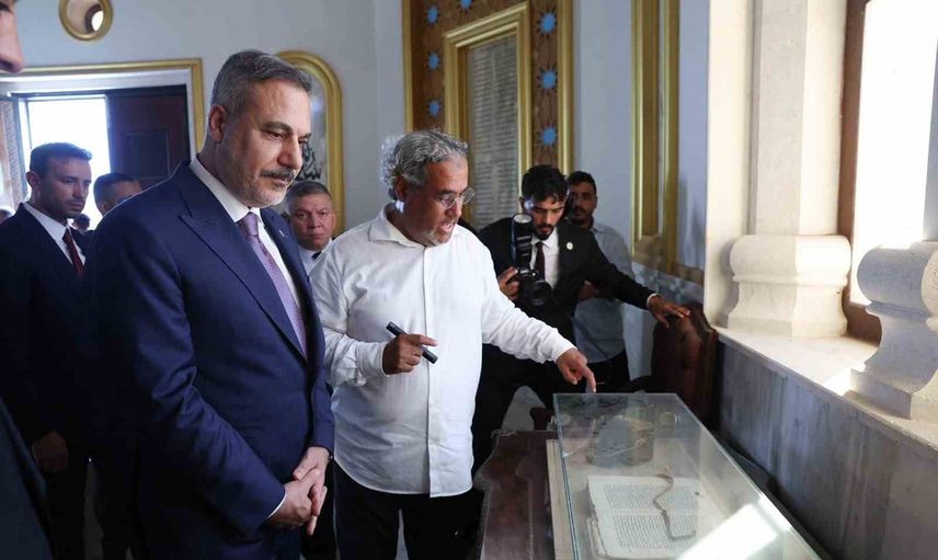 Dışişleri bakanı Hakan Fidan'dan Bingazi'de Ömer Muhtar anıtına saygı ziyareti