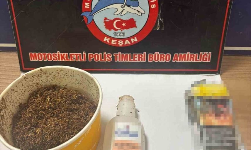 keşan'da yol kontrolünde ele geçen 31,36 gram madde, aranan iki şüphelinin tutuklanmasına yol açtı