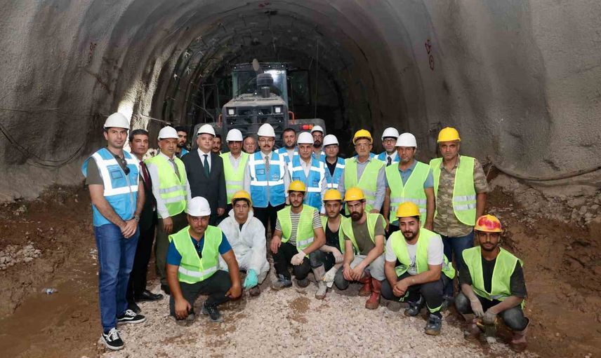 Siirt'i demiryolu ağına bağlayacak projede tünel çalışmaları hızlandı: fiziki gerçekleşme yüzde 30