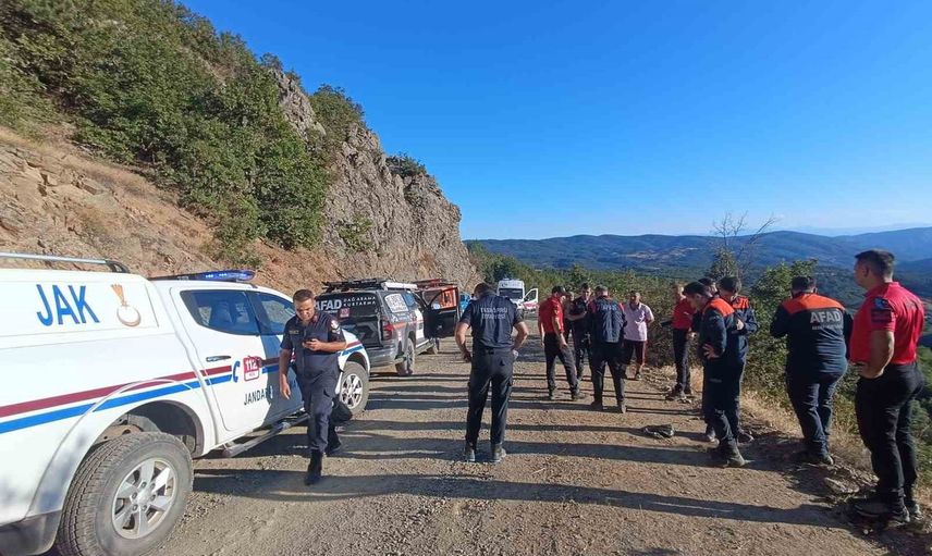Uçurumdan çıkarılan kuşburnu toplayıcısı hastaneye sevk edildi