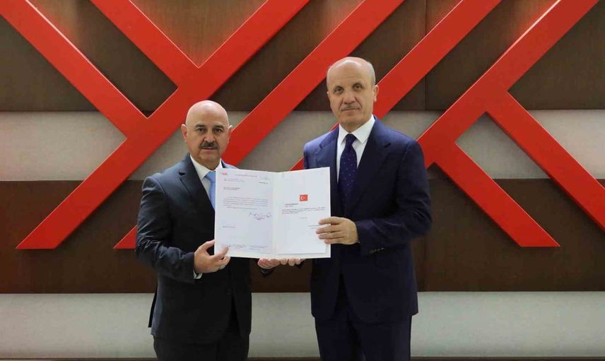 Düzce üniversitesi'nde yeni dönem: rektör Sözbir mazbatasını aldı