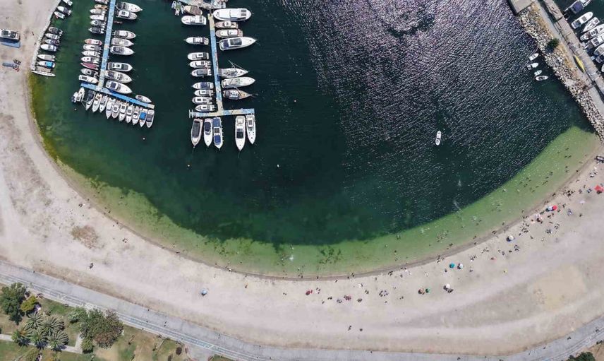 Yeşilköy sahilinde uyarılara rağmen denize girme ısrarı endişe uyandırdı