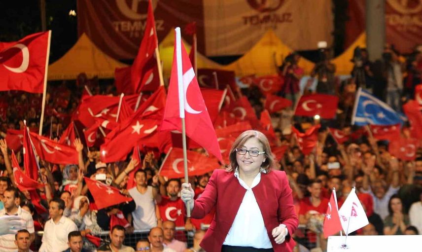Cumhuriyetin teminatı yereldeki hizmet ve gençlerin yarınıdır