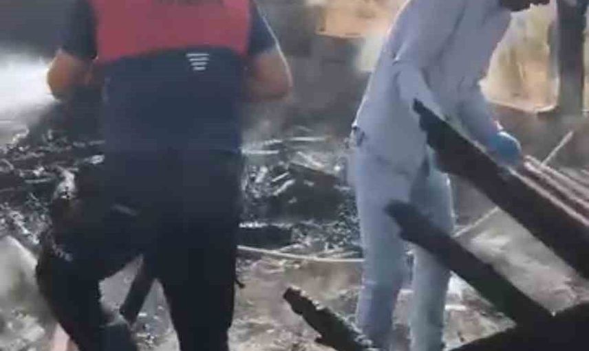 Yüksekova'da çıkan yangın tek katlı evi kullanılamaz hale getirdi