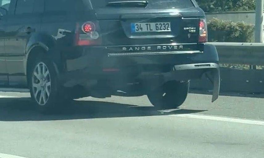 Yüksek hızda gevşeyen tampon otoyolda yola savruldu