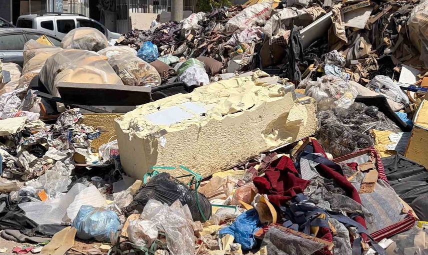 Buca Seyhan'da çöp ve moloz yığınları mahalle yaşamını zorluyor