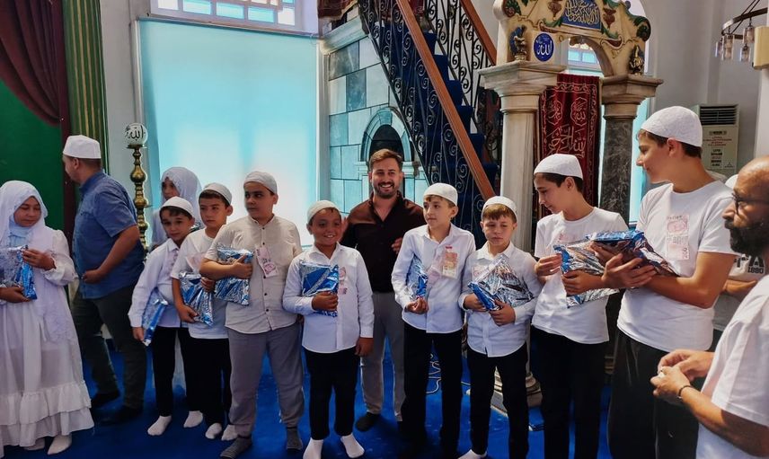 Burhaniye'de Koca Camii'nde yaz Kur’an kursu hatim töreni coşkuyla tamamlandı