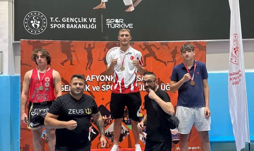 Manisalı muaythaiciler Afyonkarahisar'da dört madalya ile döndü