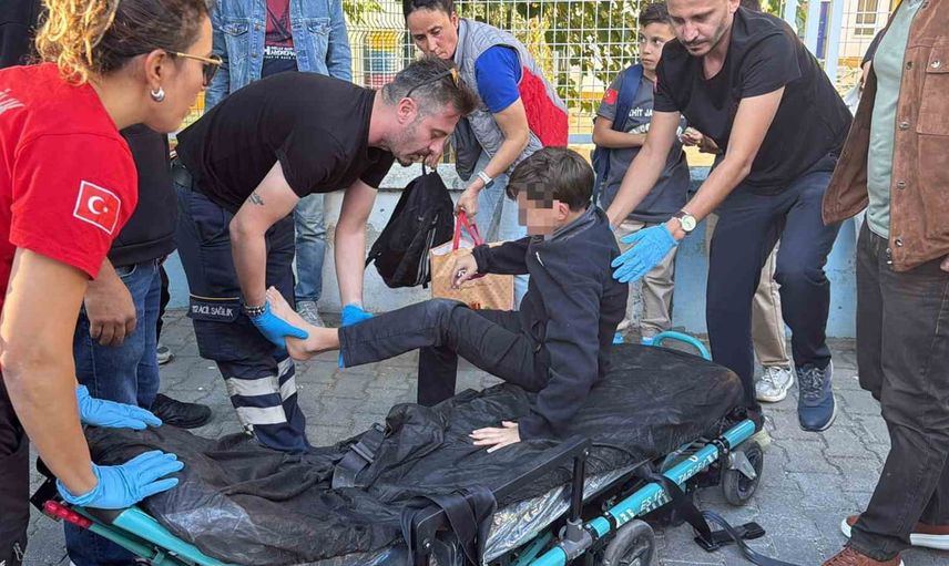 Okul çıkışında ayağı aracın altında kalan öğrenci hastaneye kaldırıldı