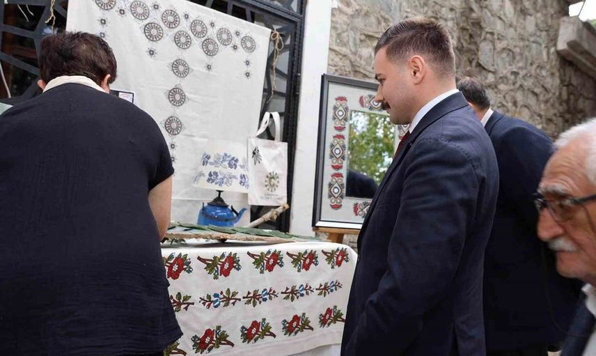 Gökçeada'da Tokat yazmacılığının nazlı dokunuşları sergilendi