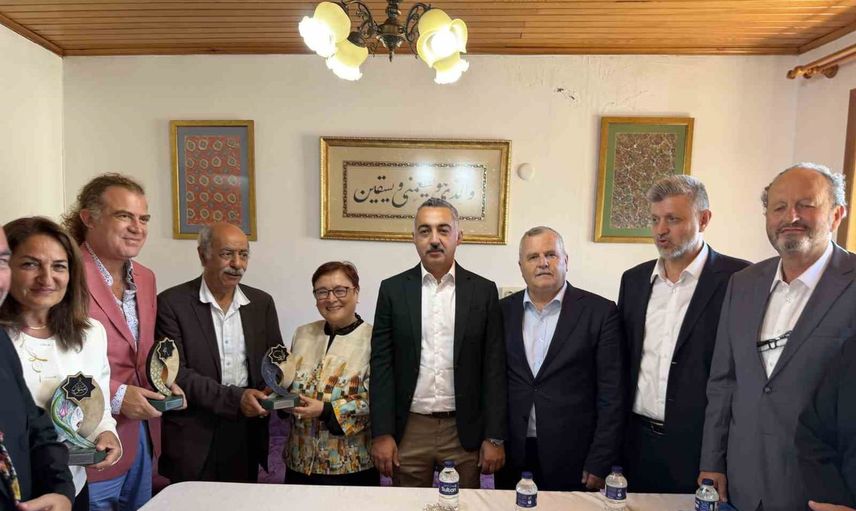 Armutlu'da gelenekli sanatlara vefa: 2026 ödülleriyle ustalar anıldı