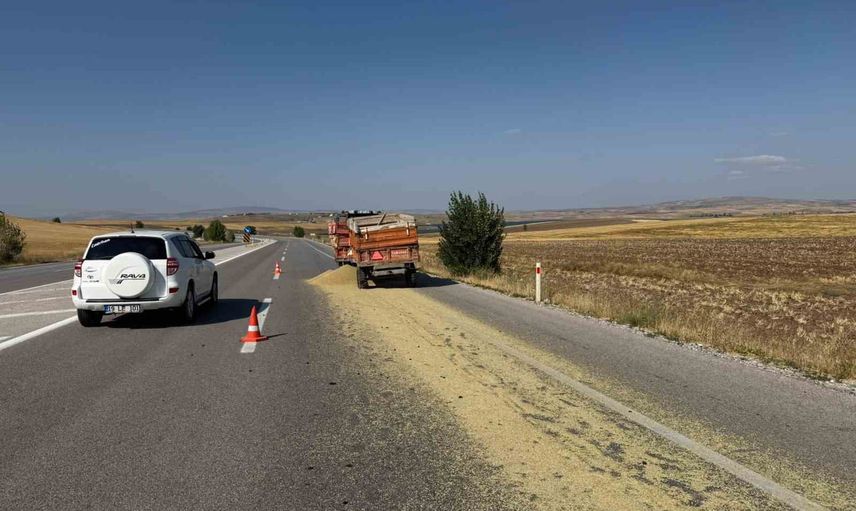 Alaca'da mercimek yüklü römorka çekicinin arkadan çarpması: 1 yaralı