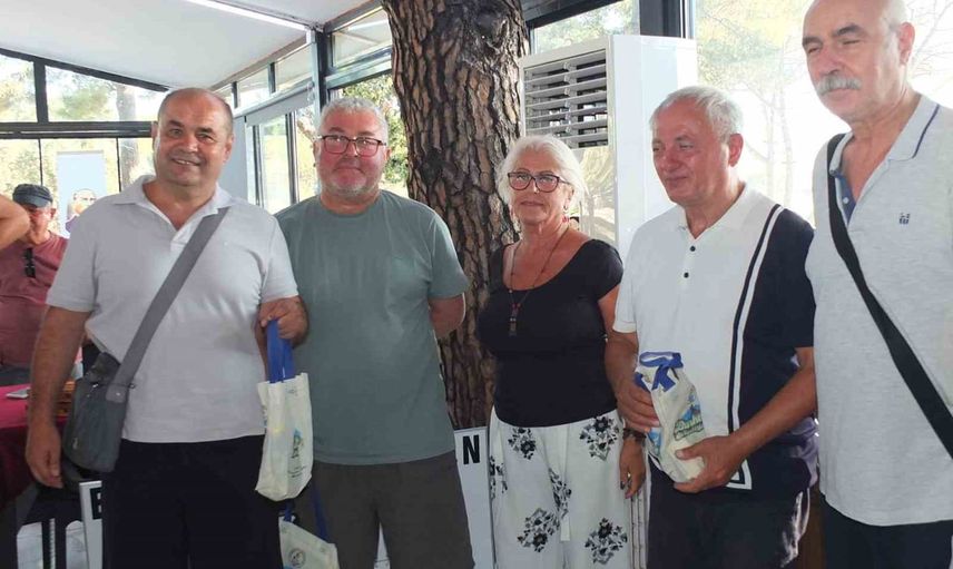 Burhaniye'de briç rüzgârı: zafer kupasında körfezden 80 sporcu buluştu