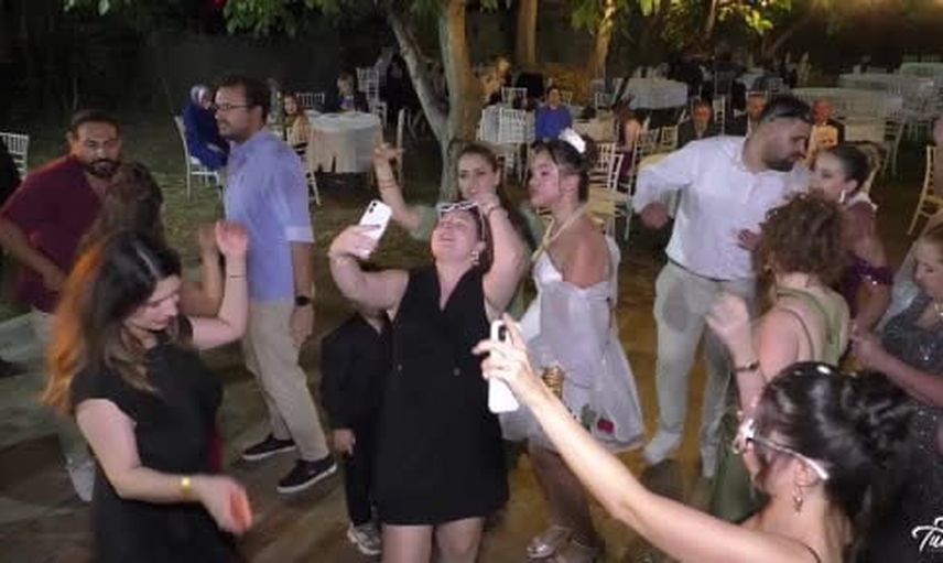 düğün anıları geride kaldı, balayından dönen çiftin kasasındaki takılar çalındı