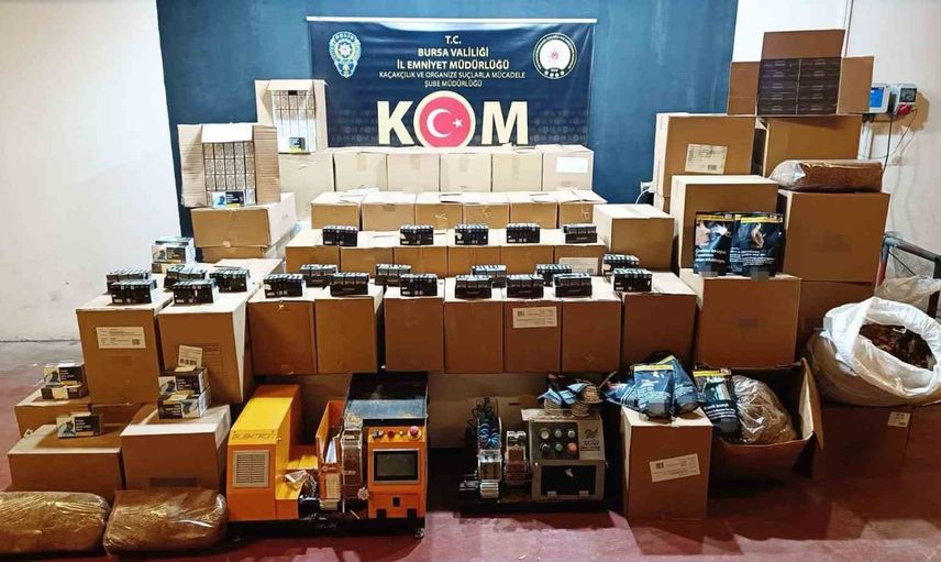 Bursa'da merdiven altı sigara üretimine baskın: binlerce makaron ve paket ele geçirildi