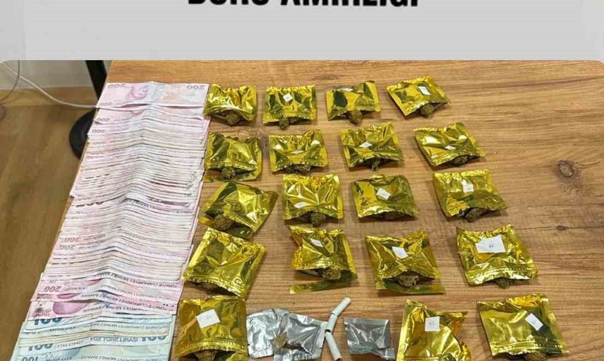 Küçükçekmece'de tavan ve koltuk altından çıkan paketler kurye iddiasını doğruladı