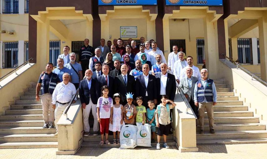 İlk adımda destek: Adıyaman'da 5 bin kırtasiye seti ilkokul öğrencilerine dağıtıldı