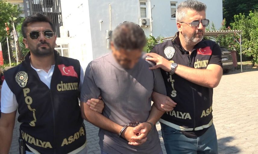 Eski polis memuru havalimanı otoparkında tanıdığı kadını öldürdü