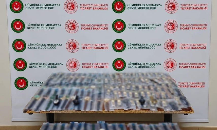 Sınırda gizlenen 1,5 milyonluk kaçak: sigara, nargile ve 200 kol saati ele geçirildi