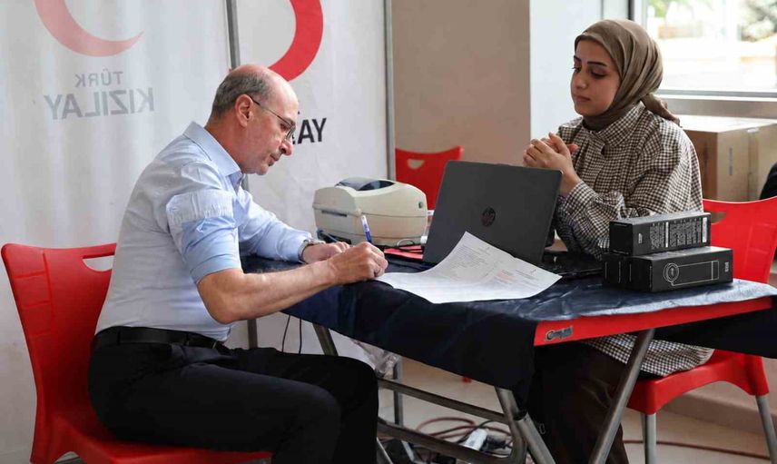 Selçuklu'da dayanışma çağrısı: Ahmet Pekyatırmacı kan bağışında örnek oldu
