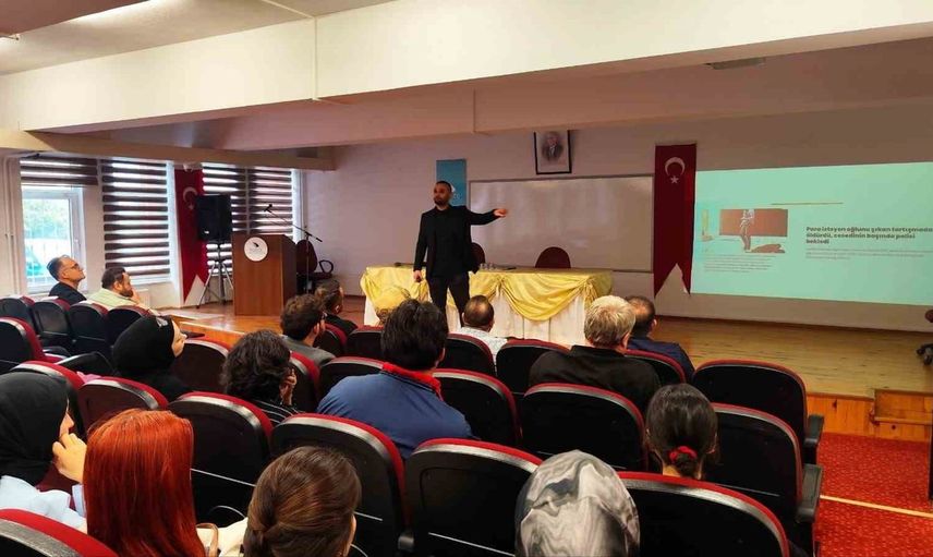 Hukuk perspektifiyle bağımlılıkla mücadeleye üniversitede vurgu yapıldı