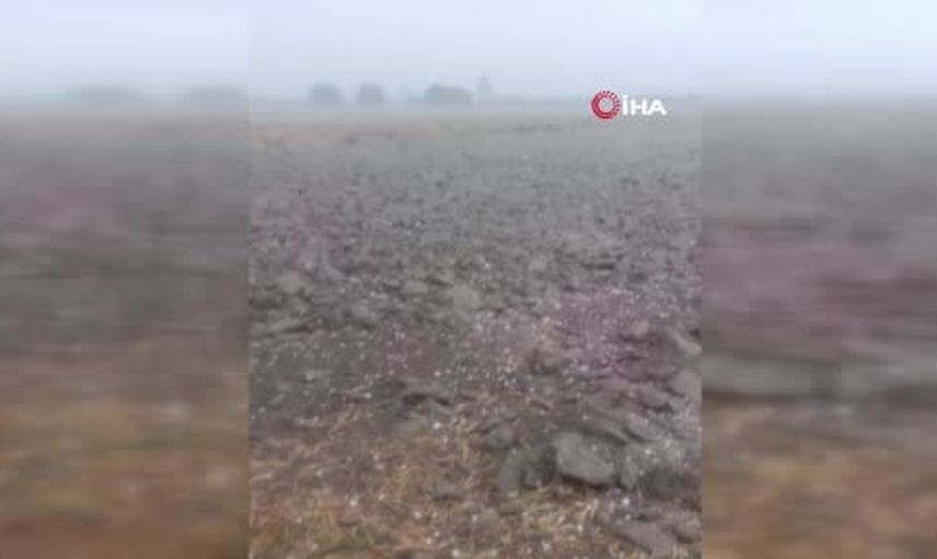 Kısa sürede doluya dönen yağış Kerimli'de ceviz büyüklüğünde taneler bıraktı