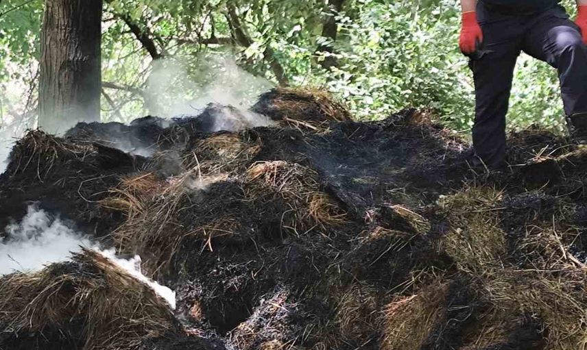 Durankaya'da hayvancının kışlığı kül oldu, yaklaşık 400 balya zarar gördü