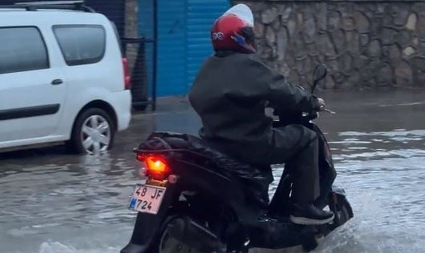 Fethiye'de sağanak yerleşimi ve tarımı olumsuz etkiledi