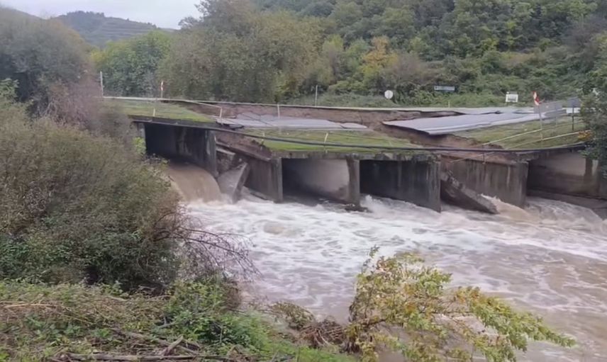 Susurluk'ta sağanak altyapıyı zayıflattı, Çaylak köprüsü kullanım dışı kaldı