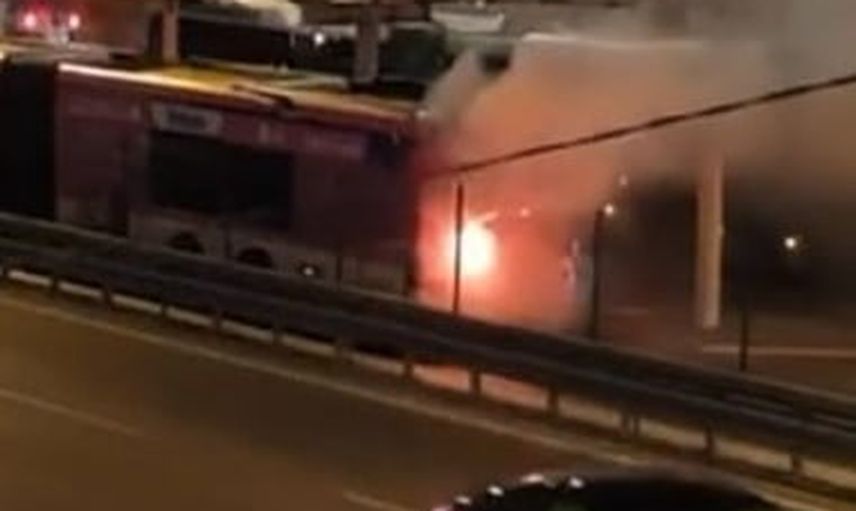 Kağıthane'de metrobüs motorunda alevler yükseldi, yolcular tahliye edildi