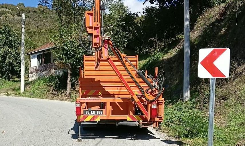 Yerel yolların görünürlüğünü artıran levha çalışması tamamlandı