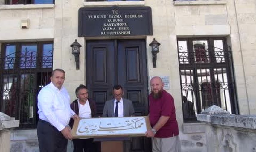 Kırılan kitabe yeniden yazıldı: Kastamonu Yazma Eser Kütüphanesi'ne hediye