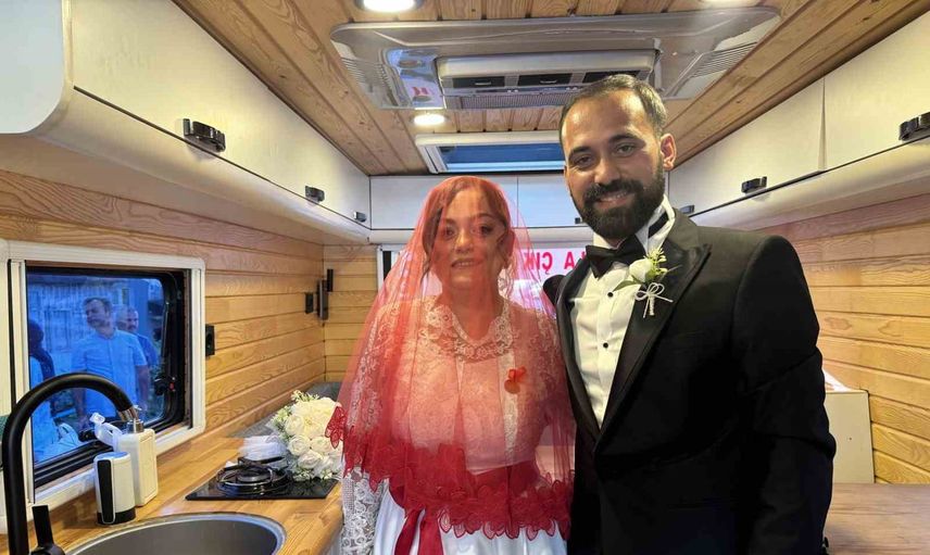 Eşinin 15 yıllık karavan hayalini 3 yılda gerçeğe dönüştürdü