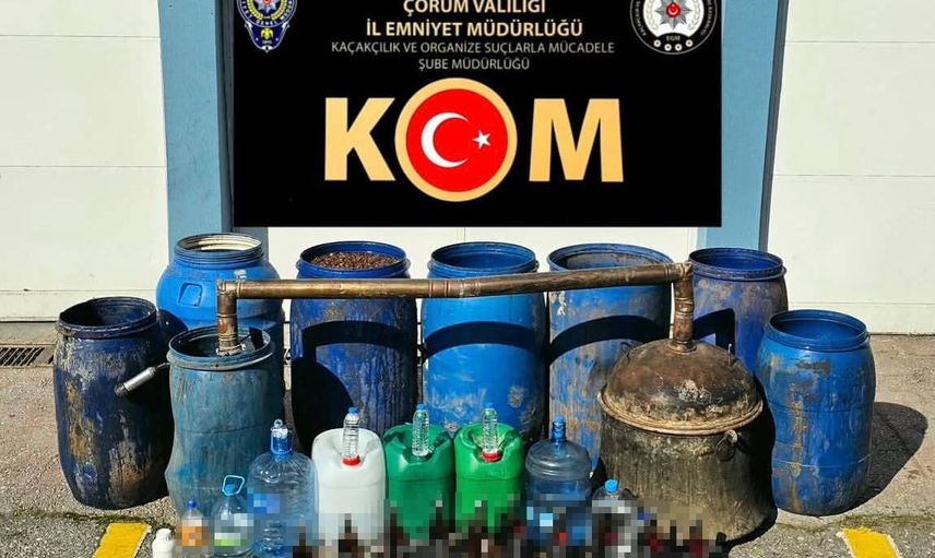 Çorum'da kaçak üretim ağı çöktü: damıtma düzeneği ve yüzlerce litre içki ele geçirildi
