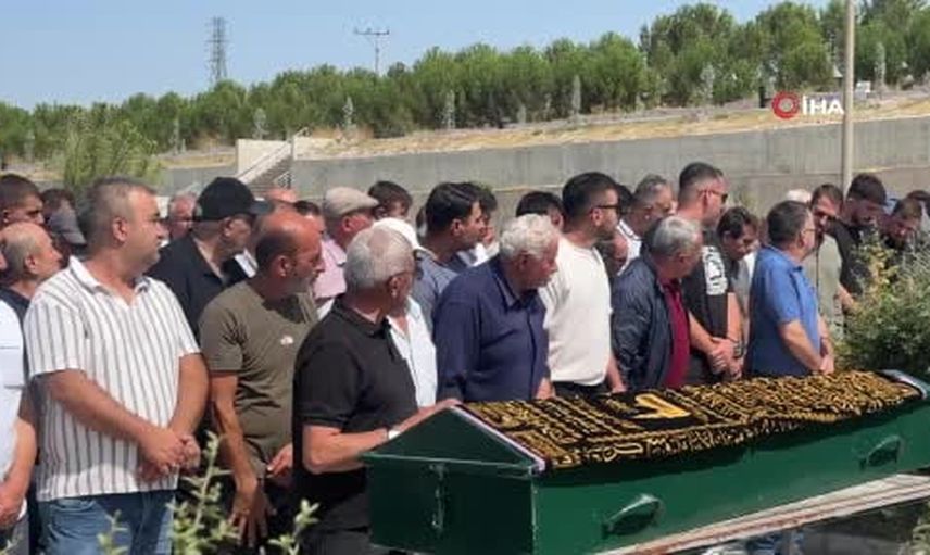 Davetiyesi masada kaldı: düğününe saatler kala hayatını kaybeden genç toprağa verildi