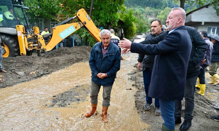 Karacabey'de seferberlik: yağıştan etkilenen mahallelerde ekipler yoğun mesai yapıyor