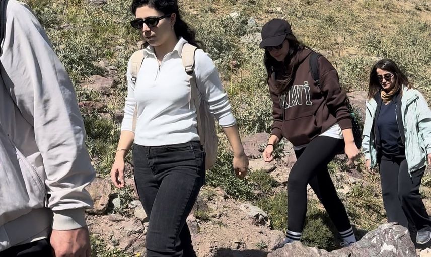 Yüksekova'da doğaseverler 3 bin 500 rakımlı Sat Gölleri'ni keşfetti