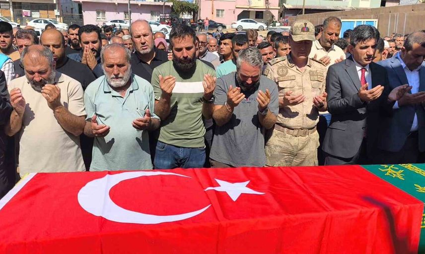Reyhanlı’da son görev: ağabeyin 'Allah'a emanet ol kardeşim' sözü cenazede yankılandı