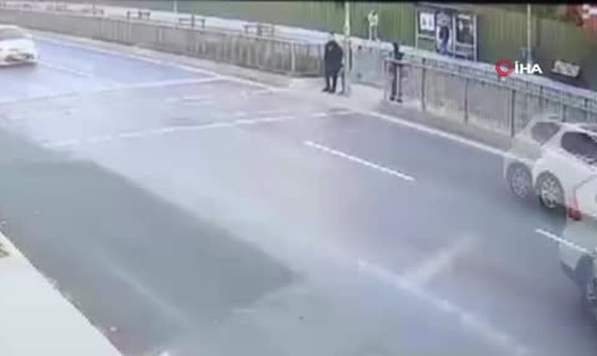Kamyonet durağa daldı: sürücü rögar kapağı savunmasıyla hakim karşısında